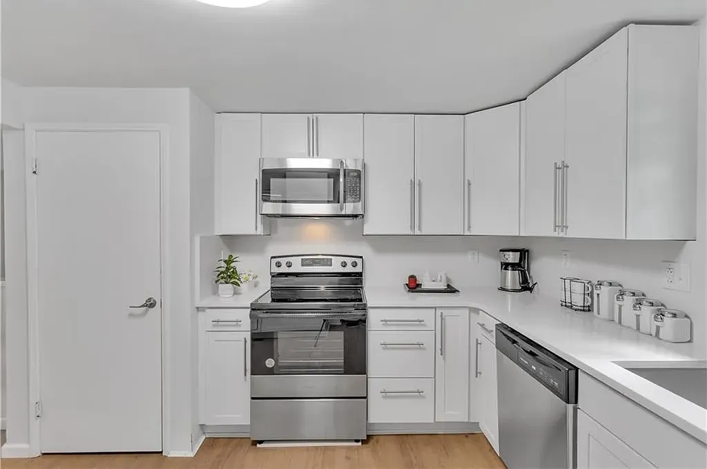 3 bed, 1750 sqft, $2,498 — Photo 3