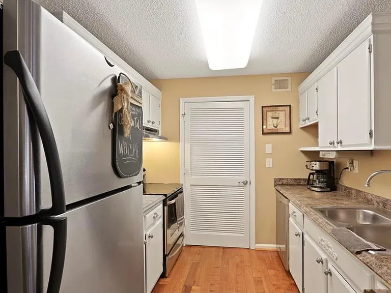 642 Granville Ct #642 — Photo 5