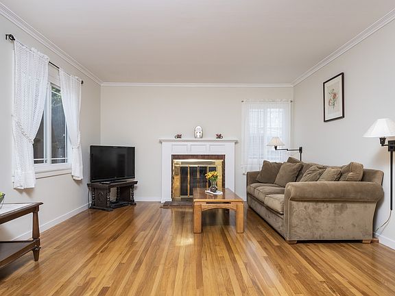 4th image of 216 Santa Clara Way