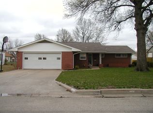 1226 S 1st St, Blackwell, OK 74631