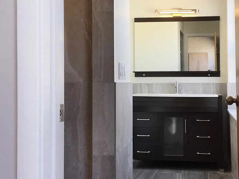 1358 W Randolph St — Photo 15