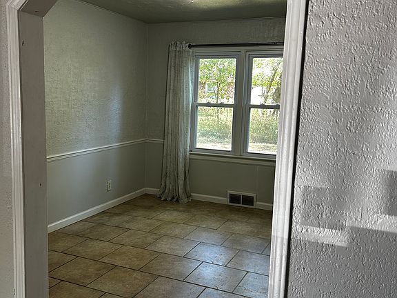 4th image of 11216 W 61st Pl