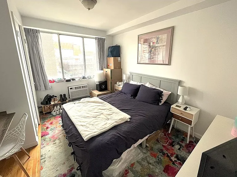 424 E 10th St #3B — Photo 1