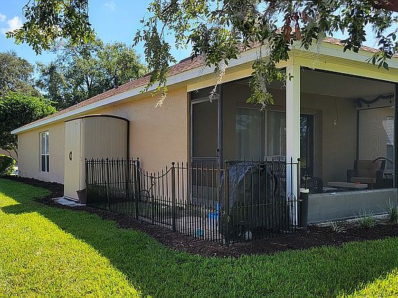 4th image of 1924 Pine Bay Dr
