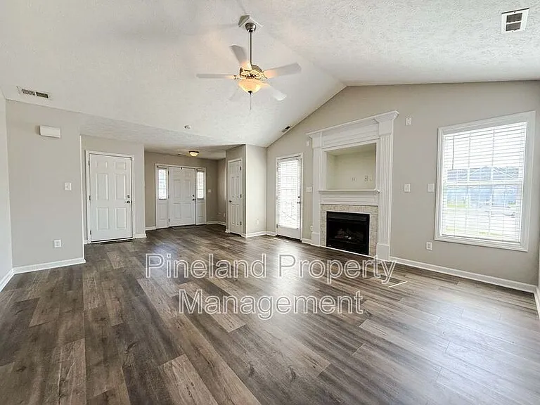 225 Shakerstone Dr — Photo 8