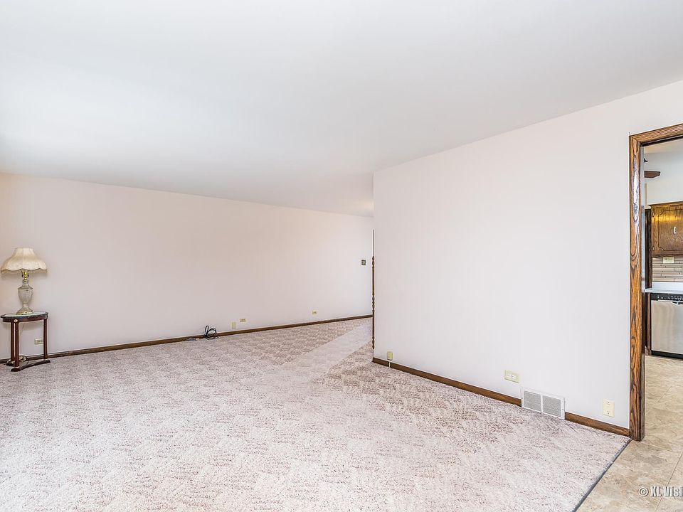 LIVING ROOM W/ NEWER CARPET.