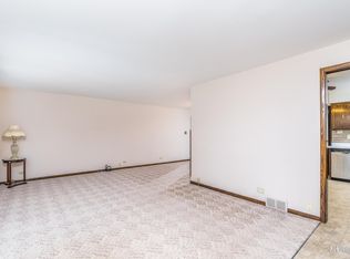 10 E Gilbert Rd, Palatine, IL 60067