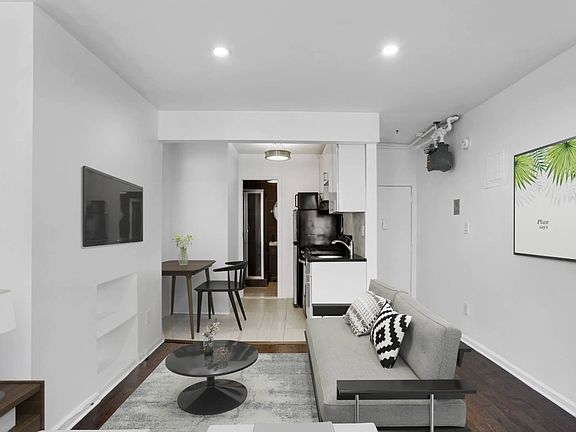 4th image of 534 E 14th St APT 12