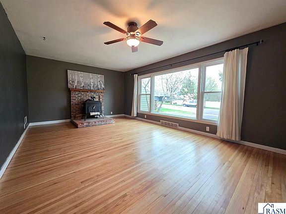 3rd image of 304 N 8th St