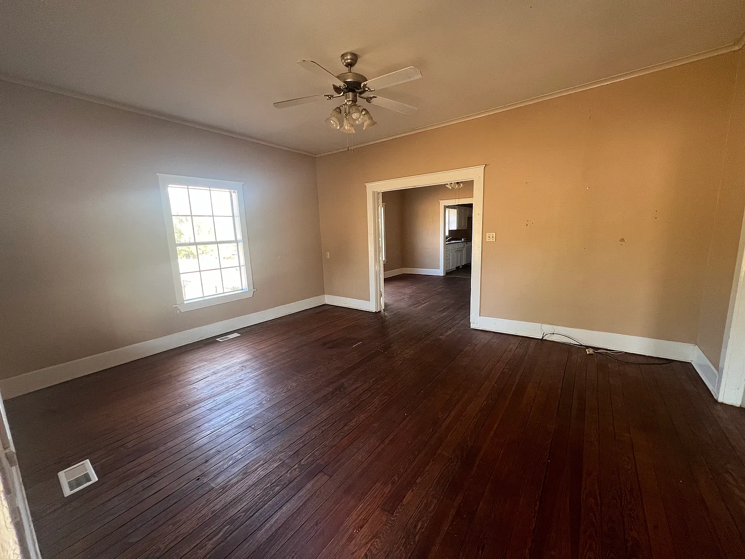 3 bed, 1374 sqft, $1,100 — Photo 4