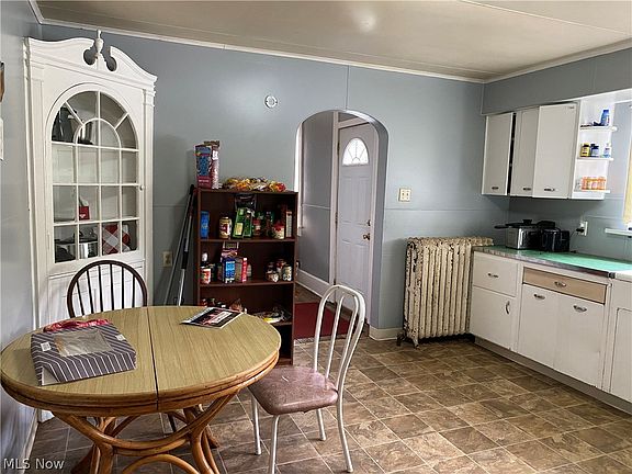5th image of 624 W Market St
