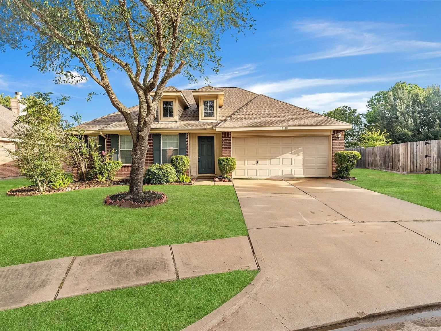4 bed, 2.0 bath, 2194 sqft, $2,200 — Photo 3