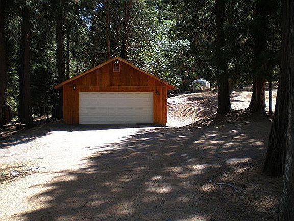 Detached 2 car garage