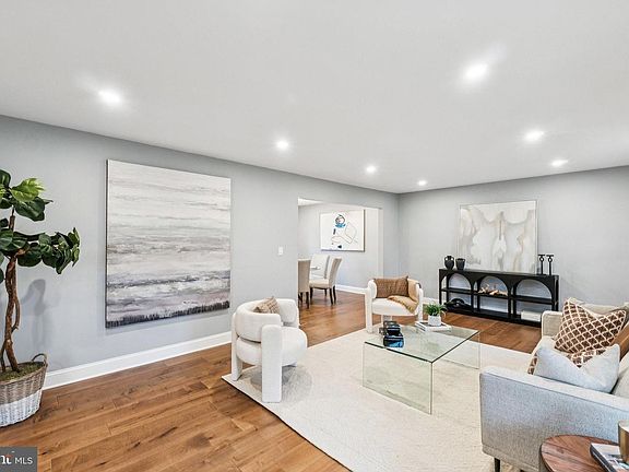 4th image of 8624 Wild Olive Dr