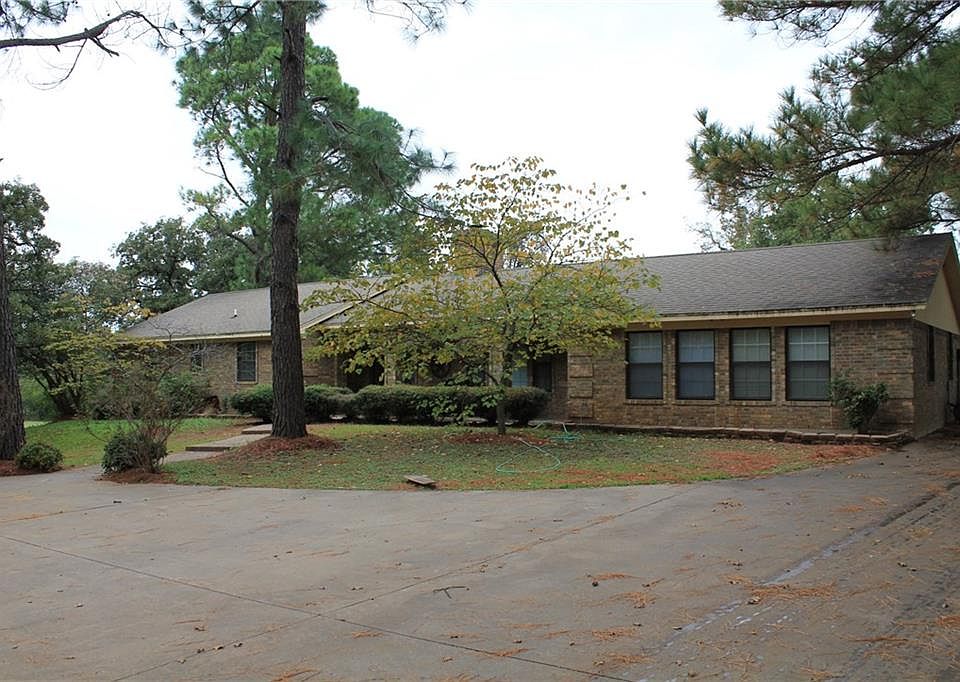 1st image of 1202 Honeysuckle Dr