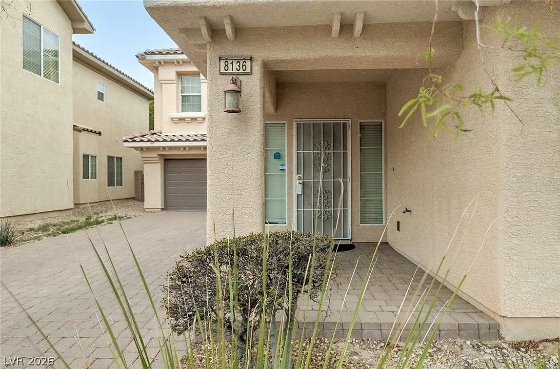 4 bed, 3.0 bath, 2102 sqft, $2,700 — Photo 2