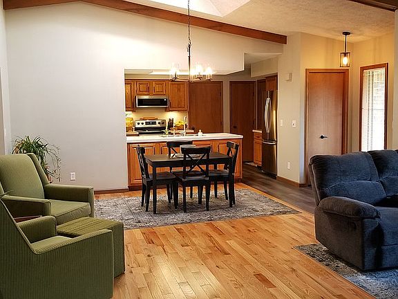 3rd image of 405 Westbrook Dr