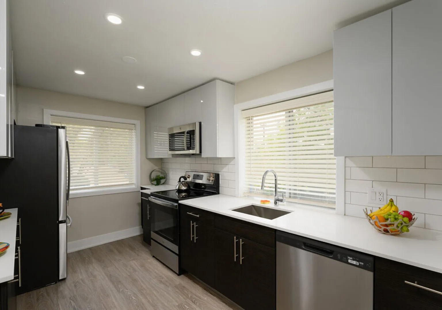 North Lane Apartments — Photo 2