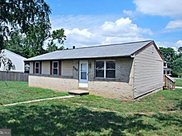 940 Hammonds Ln, Baltimore, MD 21225