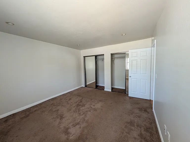 1642 Jeffrey Ave — Photo 6