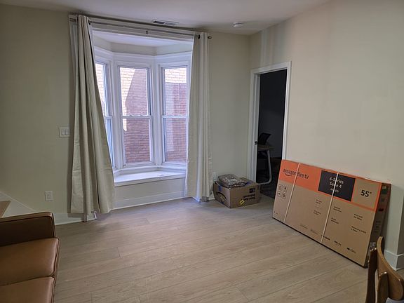 4th image of 111 Howe St #2