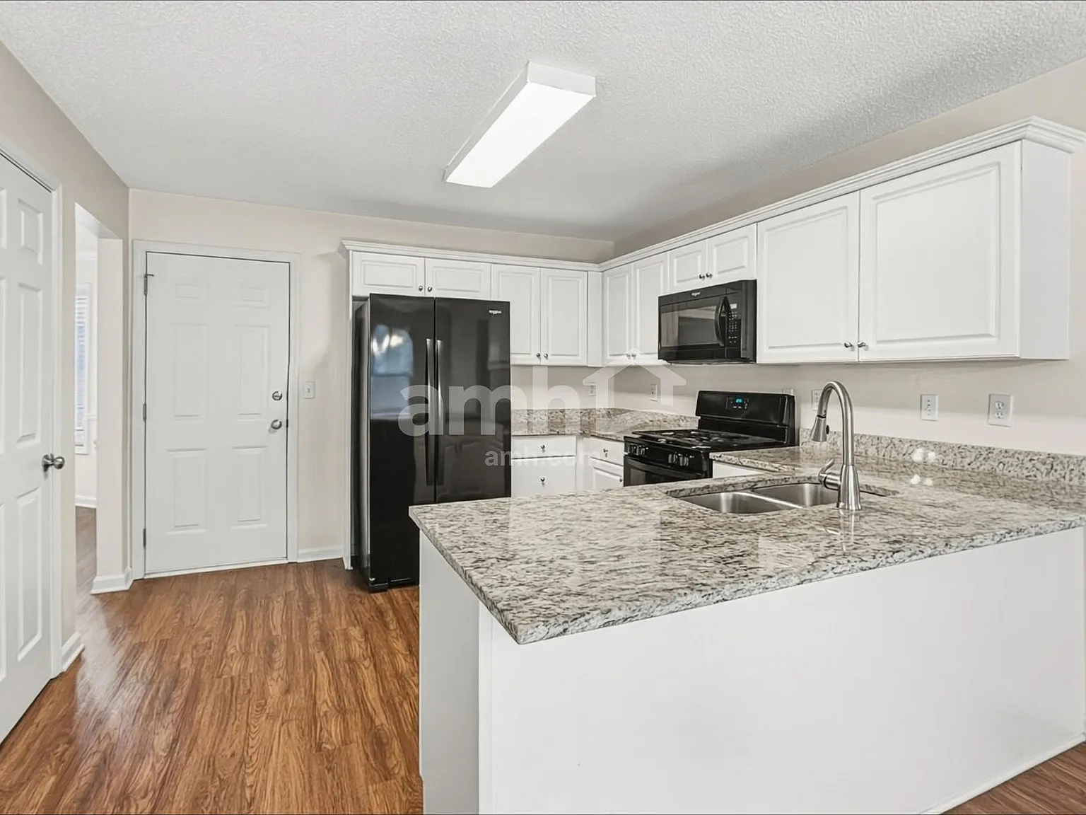 4 bed, 2.5 bath, 2464 sqft, $2,465 — Photo 3