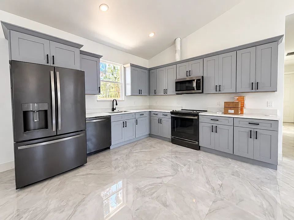 1603 W 16th St