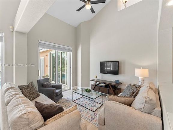 3rd image of 1179 Laguna Springs Dr