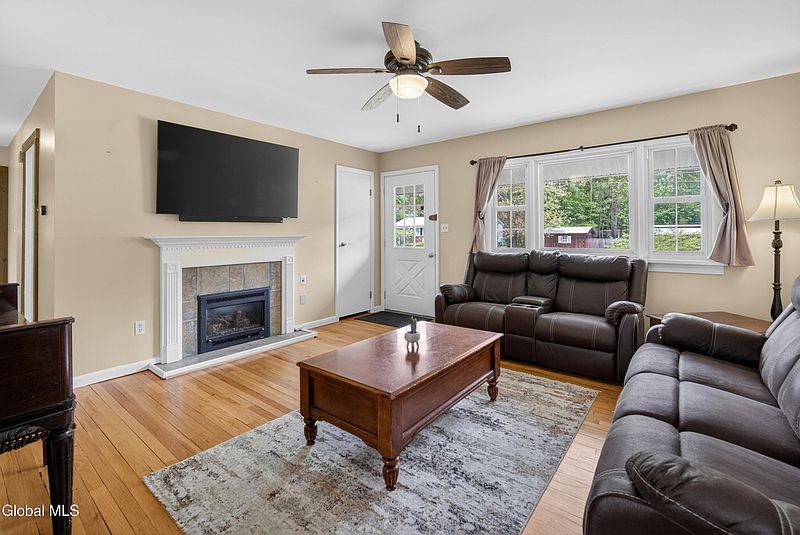 4th image of 14 Fawn Drive