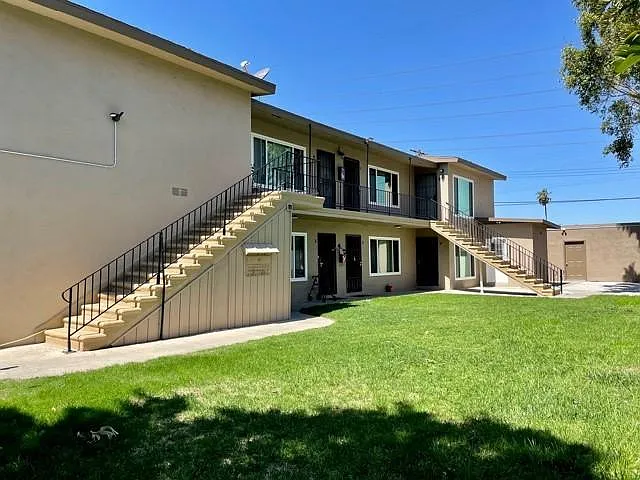 1835 W Crestwood Ln #H10 — Photo 8