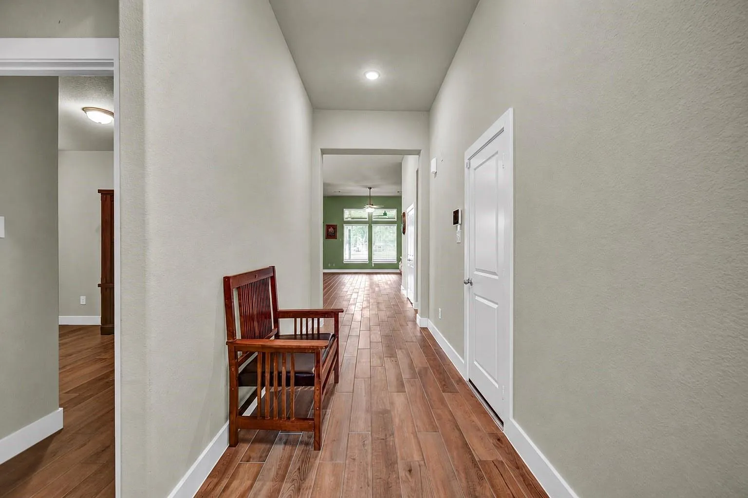 3 bed, 2.0 bath, 2035 sqft, $3,000 — Photo 4