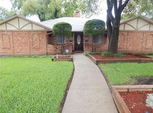 218 Squirebrook Dr, Desoto, TX 75115