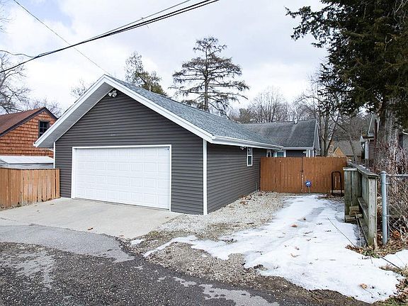3rd image of 507 23rd St SE