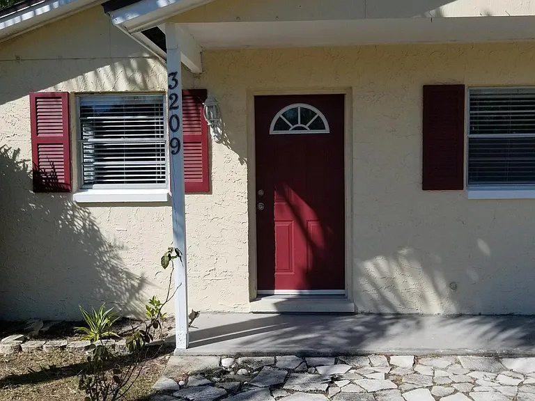 3209 W Lutz Lake Fern Rd — Photo 3