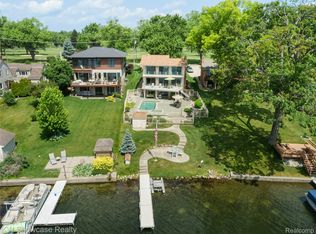 8741 Edgewood Park Dr, Commerce Township, MI