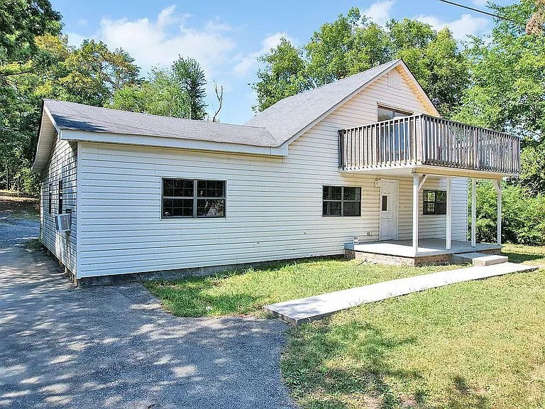 8633 Hilltop Dr — Photo 1