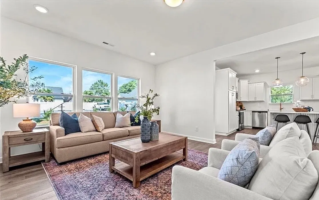 3 bed, 2.5 bath, 2206 sqft, $2,300 — Photo 2