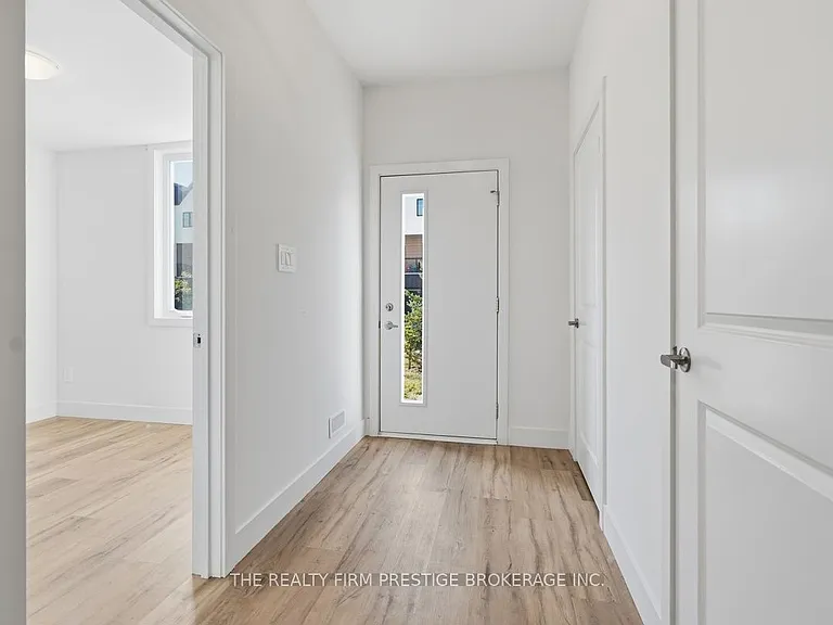 1595 Capri Cres #28 — Photo 4