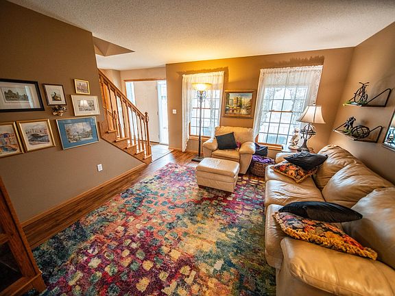 3rd image of 1002 Yorkshire Ln NW