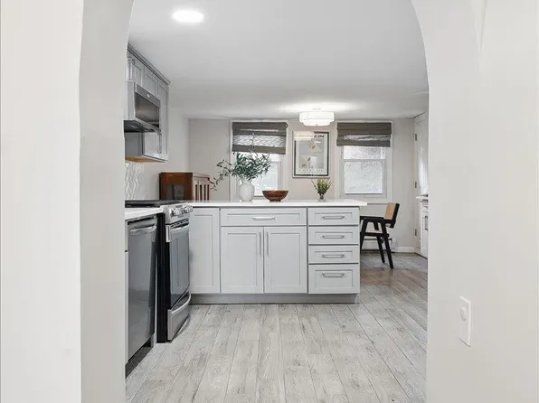 221 Terrace Avenue image 14 of 37