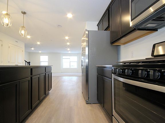 3rd image of 15594 Everglade Ave
