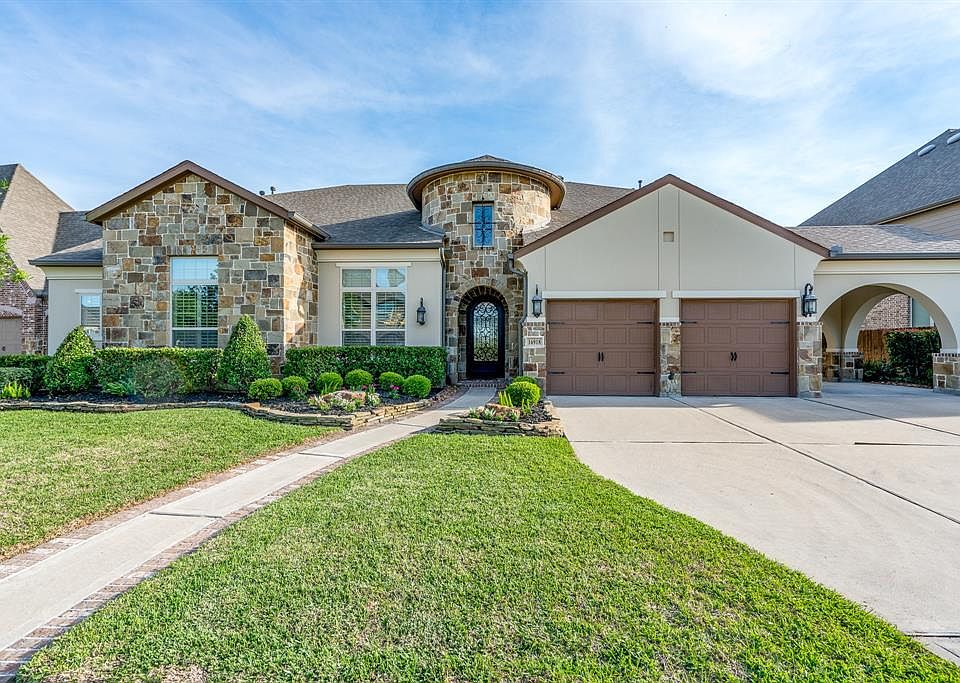 Gorgeous Mediterranean style Highland home, is beyond welcoming, with its stunning curb appeal! This stucco and stone home has a double leaded glass door, 3 car garage and porte-cochere.