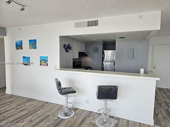 4th image of 7601 E Treasure Dr APT 811