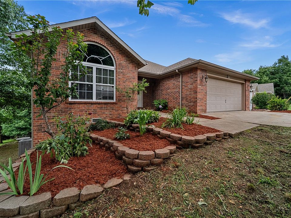 1st image of 8 Faye Ln