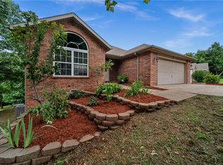 8 Faye Ln, Bella Vista, AR 72714