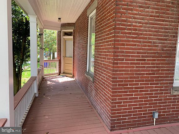 4th image of 872 Mulberry Ave