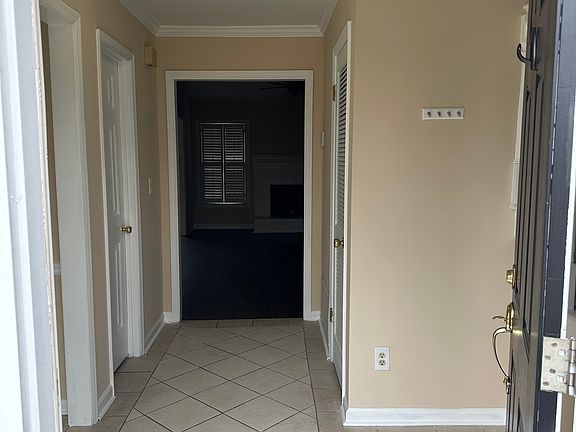 3rd image of 1418 Old Virginia Ct SE #1418