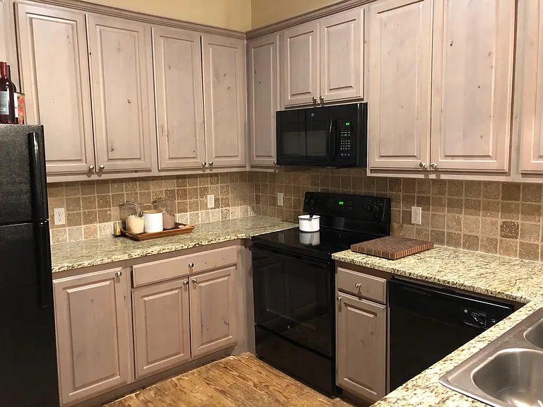 700 Franklin Ave #15 — Photo 3
