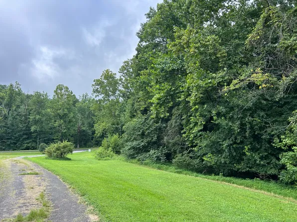 3042 Raikes Hill Rd, Elk Horn, KY 42733