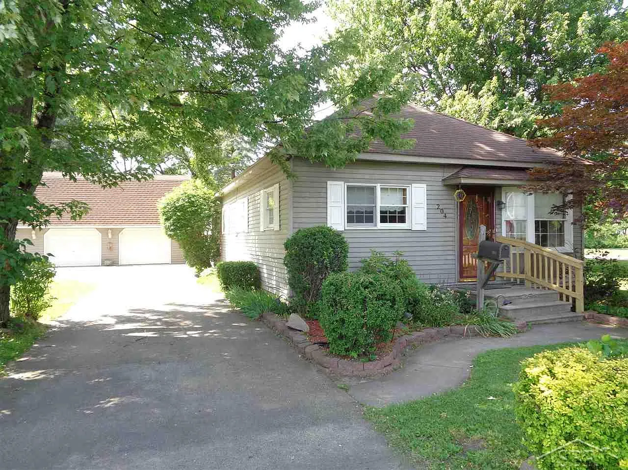 204 Clifford St photo 1
